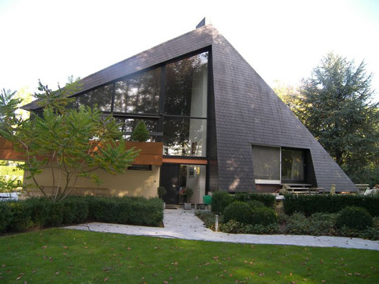 On the market: 1970s midcentury five bedroom house in Hertsberge, West Flanders, Belgium