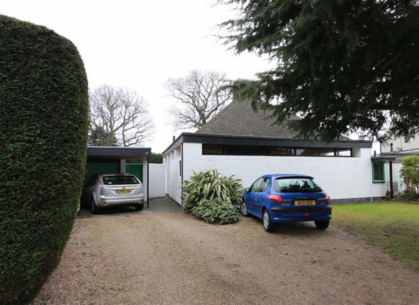 1960s modernism: Four-bedroom property in Benfleet, Essex