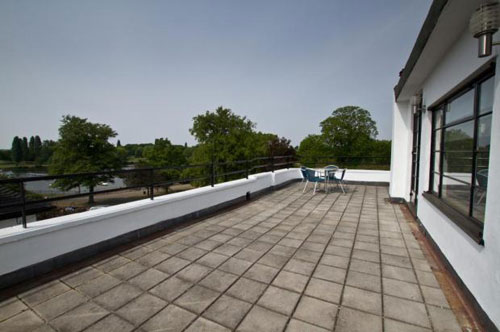 bex3 Five-bedroomed art deco property in Bexleyheath, Kent
