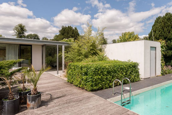 Michael Dewberry-Designed single-storey modernist property in Bishopstrow, Wiltshire