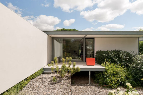 Michael Dewberry-Designed single-storey modernist property in Bishopstrow, Wiltshire