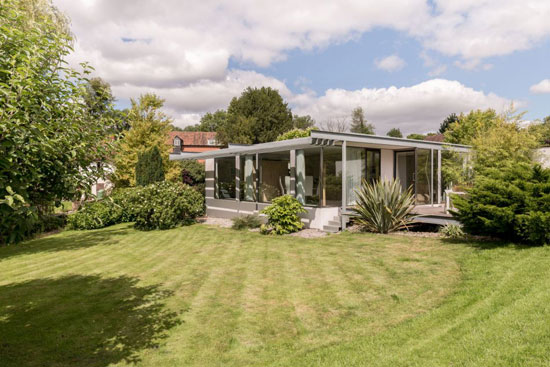 Michael Dewberry-Designed single-storey modernist property in Bishopstrow, Wiltshire
