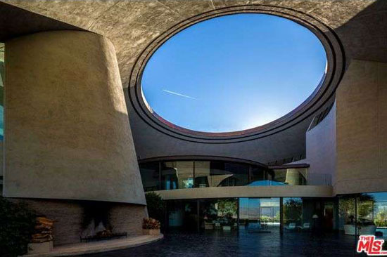1980s John Lautner-designed Bob & Dolores Hope Estate in Palm Springs, California, USA