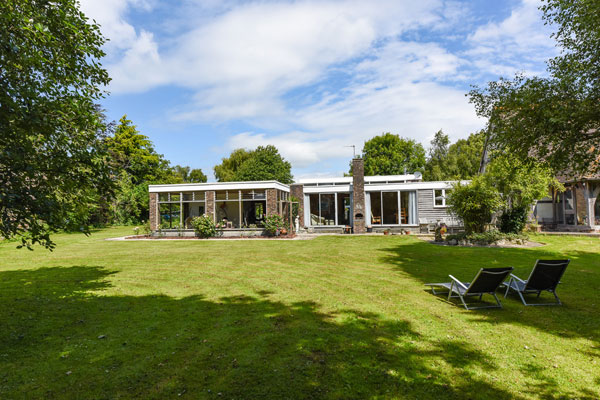 1960s modernism: Single-storey property in Bosham, West Sussex