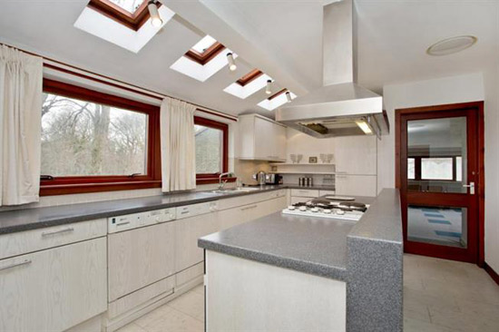 1970s Wooddean House modernist property in Bothwell, Glasgow