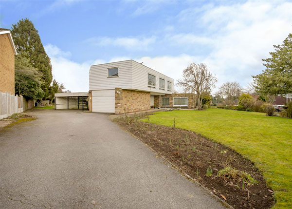 1970s modernist property in Bramcote, Nottingham