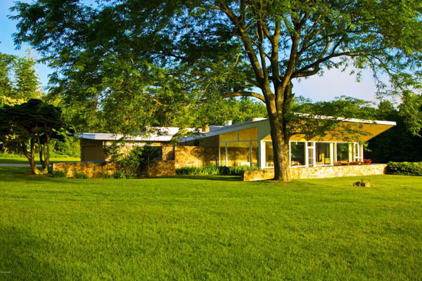 1940s Marcel Breuer Robinson House in Williamstown, Massachusetts, USA