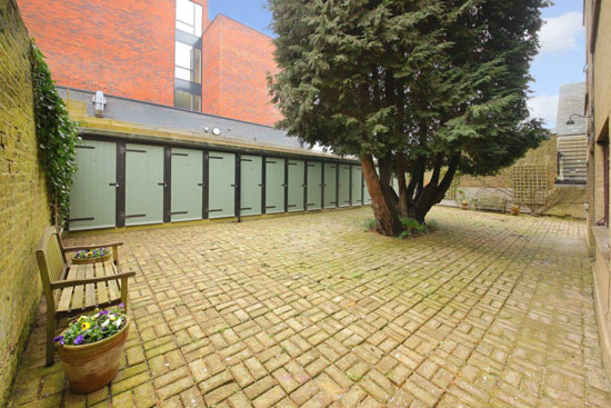 1930s art deco apartment in Broadlands, London N6