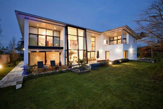 bris2 Six-bedroom contemporary modernist property in Abbots Leigh, near Bristol, Avon