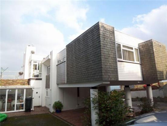 brix2 1960s Mervyn Seale-designed four-bedroom modernist house in Brixham, Devon