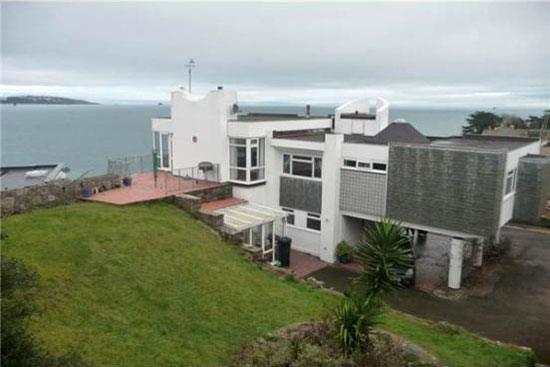 brix3 1960s Mervyn Seale-designed four-bedroom modernist house in Brixham, Devon