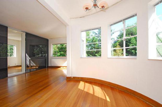 brom4 Five-bedroom 1930s art deco property in Bromley, Kent