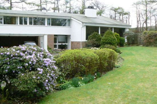 brook2 Midcentury-style five bedroom detached house in Brookfield, Johnstone, Renfrewshire