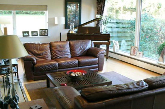 brook3 Midcentury-style five bedroom detached house in Brookfield, Johnstone, Renfrewshire
