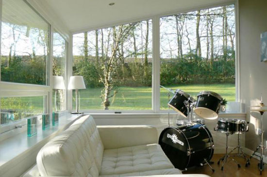 brook4 Midcentury-style five bedroom detached house in Brookfield, Johnstone, Renfrewshire