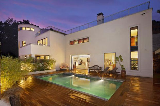 broom3 Five-bedroom contemporary modernist property in Broomheath, Woodbridge, Suffolk