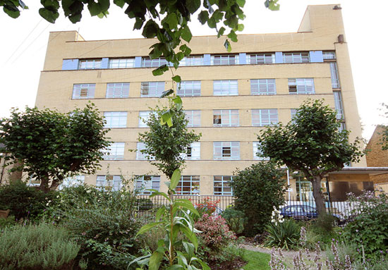 On the market: Three-bedroom apartment in the 1930s Burnet, Tait and Lorne-designed Bruno Court, London E8