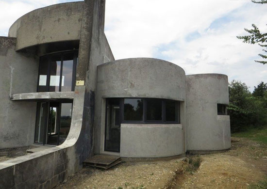 1970s brutalist renovation project in Saujon, France