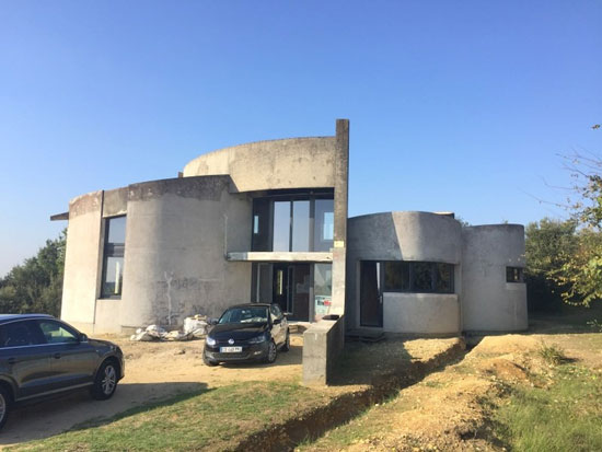 1970s brutalist renovation project in Saujon, France