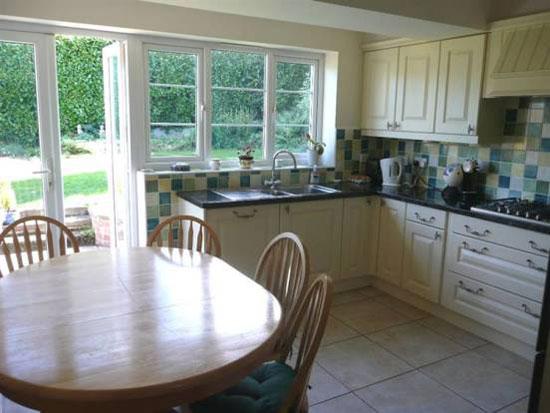 burton4 Four-bedroom 1930s art deco house in Burton upon Trent, Staffordshire