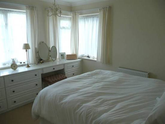 burton5 Four-bedroom 1930s art deco house in Burton upon Trent, Staffordshire