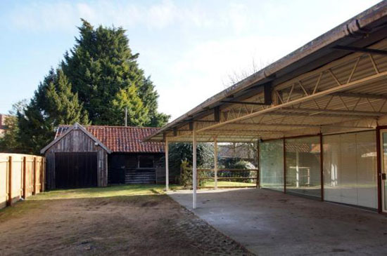 bury5 Sir Michael Hopkins-designed four bedroom glass house in Bury St Edmunds, Suffolk