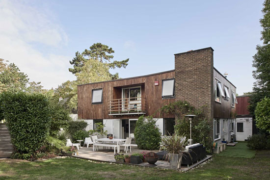 1960s modernist house in West Byfleet, Surrey