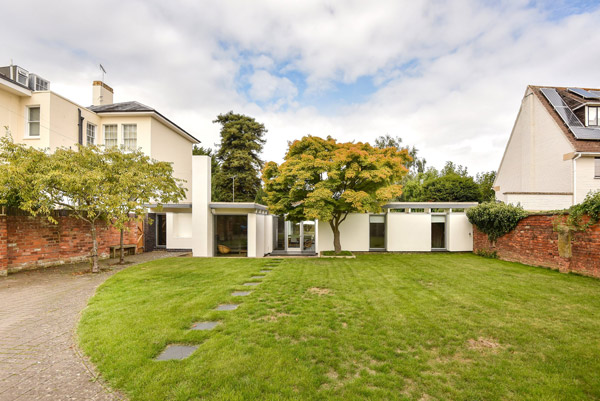 1960s Roger Dyer midcentury modern house in Cheltenham, Gloucestershire