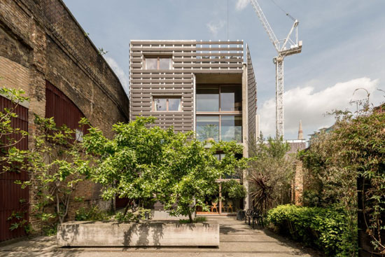 de Rijke Marsh Morgan-designed split-level modernist apartment in London SE1