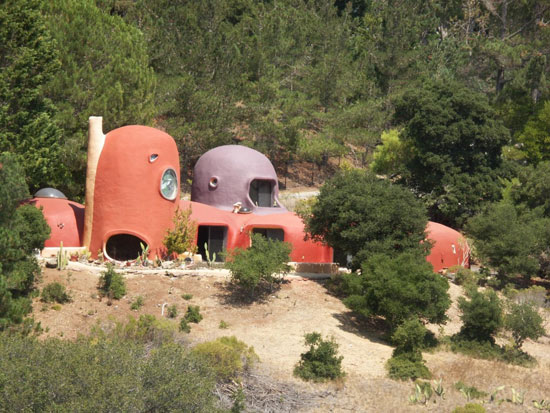 1970s William Nicholson-designed Flintstone House in Hillsborough, California, USA