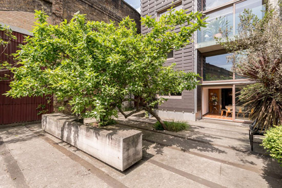 de Rijke Marsh Morgan-designed split-level modernist apartment in London SE1