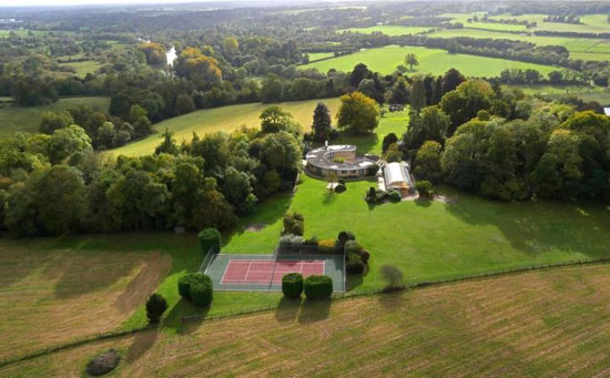 1960s modernism: Templecombe House in Henley-on-Thames, Oxfordshire