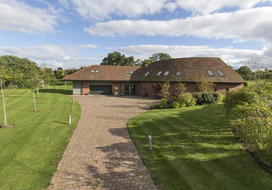 Contemporary five-bedroom property in Claverdon, Warwick, Warwickshire