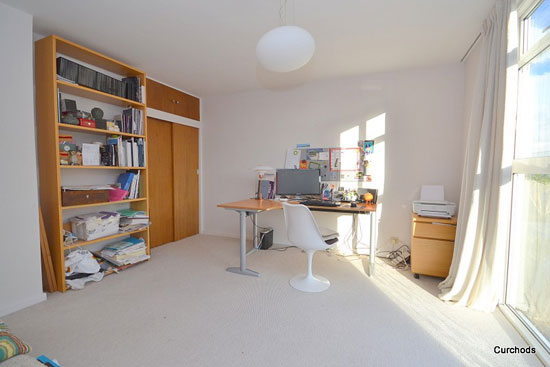 1960s Edward Schoolheifer modernist house in Manygate Lane, Shepperton, Surrey