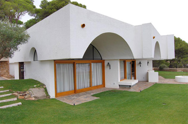 1970s Antoni Bonet Castellana modernist property in Calella, Spain