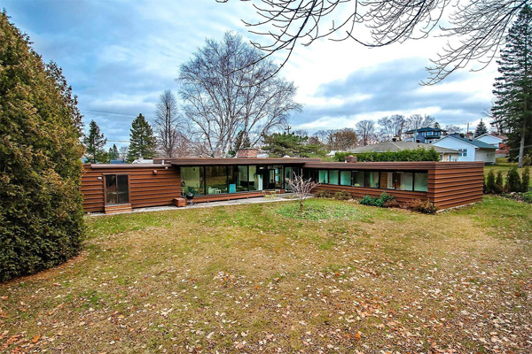 1960s midcentury modern property in Levis, Quebec Canada