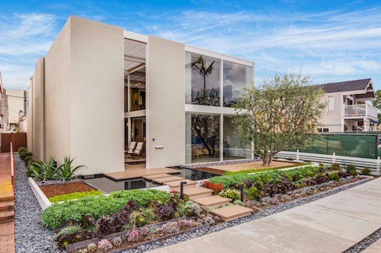 On the market: The Frank House (Case Study House #25) in Long Beach, California, USA