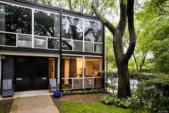 1950s Mies van der Rohe-designed modernist townhouse in Detroit, Michigan, USA
