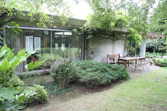 1960s Michael Manser-designed three bedroom bungalow in South Cheam, Surrey
