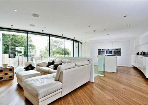 chel2 Modernist-inspired four-bedroom house for sale in Cheltenham, Gloucestershire
