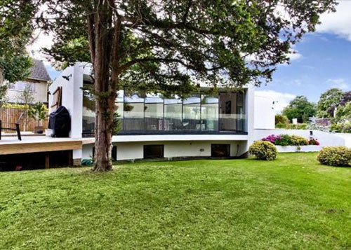 chel4 Modernist-inspired four-bedroom house for sale in Cheltenham, Gloucestershire