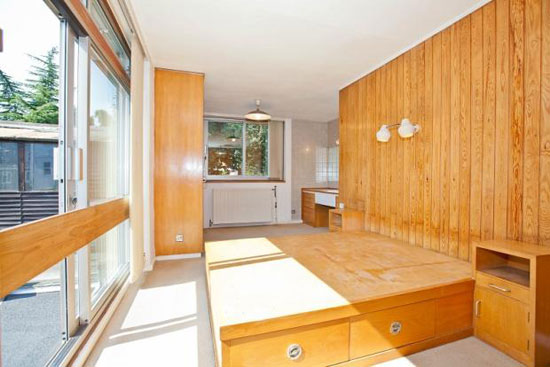 chis4 1960s detached three-bedroom house in Chiswick, London W4