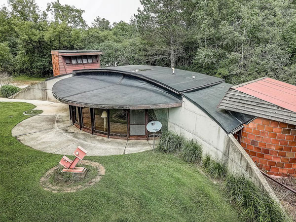 1960s circular time capsule house in Hartford, Wisconsin, USA