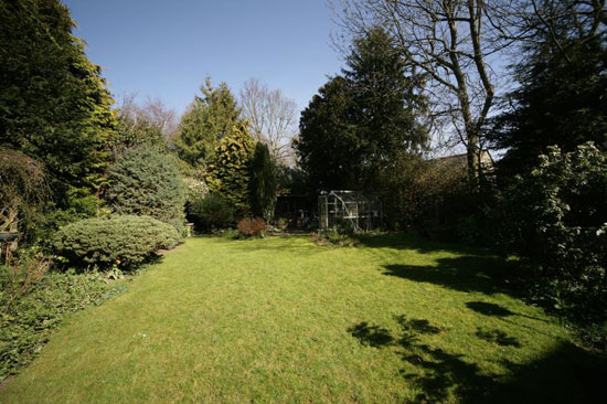 col5 1960s Bryan Thomas-designed six bedroom house in Colchester, Essex