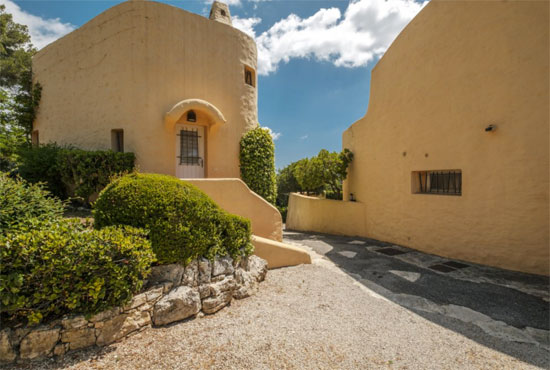 1960s modernist property in Opio, Cote d’Azur, France