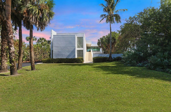 Le Corbusier-inspired modernist house in Hobe Sound, Florida, USA
