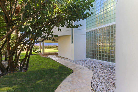 Le Corbusier-inspired modernist house in Hobe Sound, Florida, USA