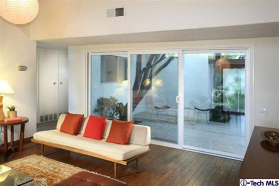 1960s Webster Wiley-designed midcentury modern property in La Crescenta, California, USA