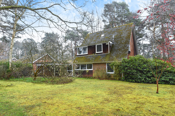 Time capsule on the 1960s Edgcumbe Park estate in Crowthorne, Berkshire