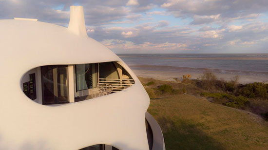 Eye Of The Storm modernist house on Sullivan’s Island, South Carolina, USA